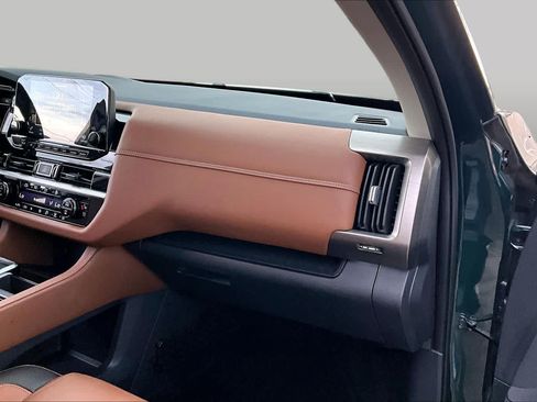 Certified 2025 Nissan Pathfinder Platinum w/ Cargo Package FWD image 19