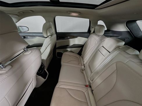 Used 2019 Lincoln Nautilus Reserve w/ Driver Assistance Package image 11