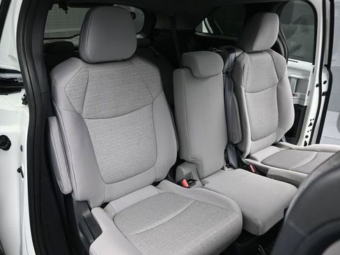 Used 2025 Toyota Sienna LE image 30