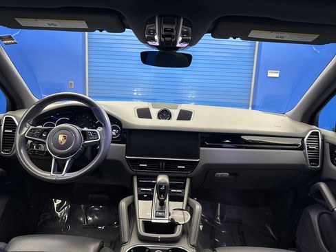 Used 2020 Porsche Cayenne image 27