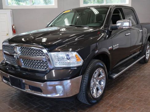 Used 2016 RAM 1500 Laramie w/ Convenience Group AWD/4WD image 4