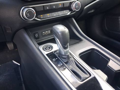 Used 2024 Nissan Sentra SV FWD image 20