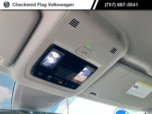 Used 2025 Volkswagen Atlas SE image 18