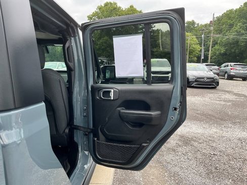 Used 2024 Jeep Gladiator Sport AWD/4WD image 13