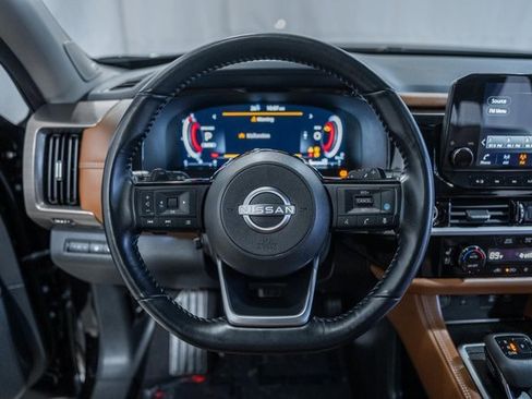 Used 2024 Nissan Pathfinder Platinum w/ Black Appearance Package image 31