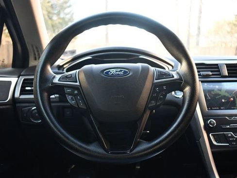Used 2019 Ford Fusion SE image 19