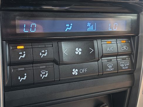Used 2024 Toyota 4Runner Limited AWD/4WD image 22