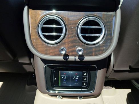 Used 2020 Bentley Bentayga AWD/4WD image 17