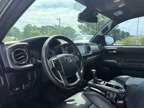 Used 2018 Toyota Tacoma TRD Sport w/ TRD Premium Sport Package RWD image 27