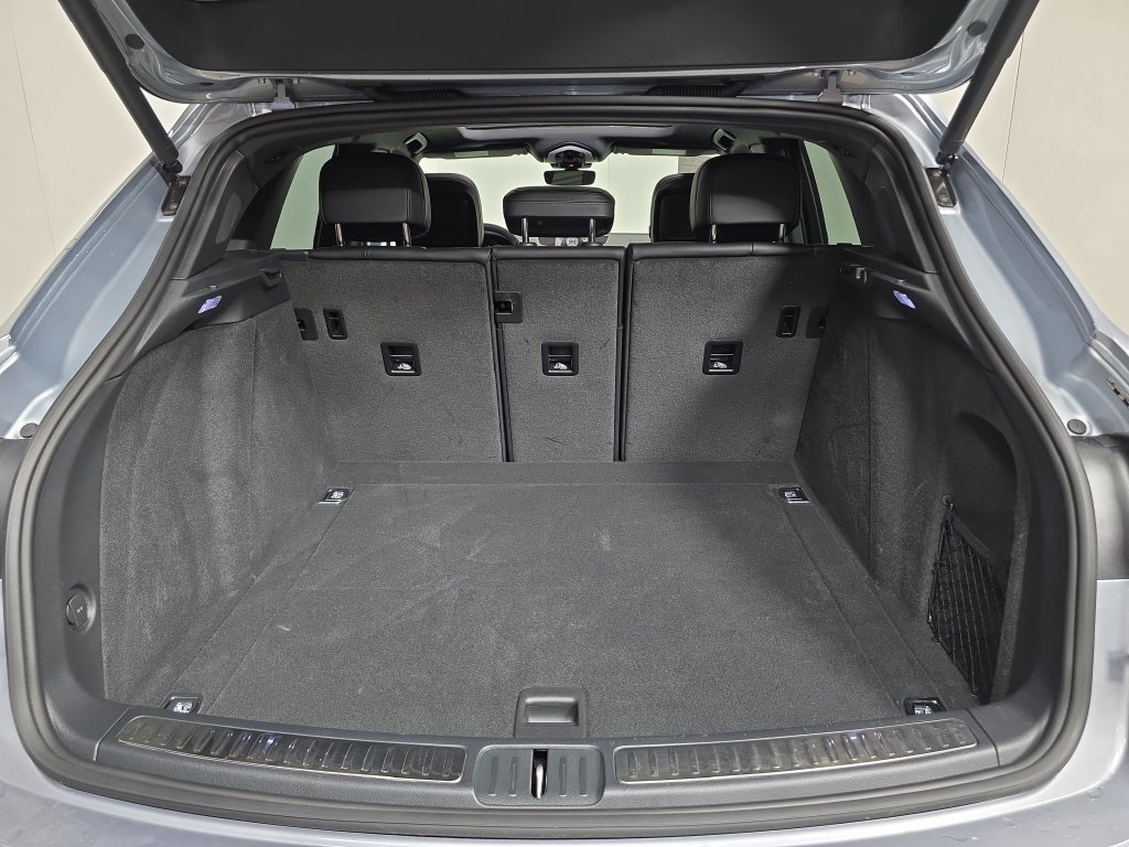 Certified 2026 Porsche Macan AWD/4WD image 25