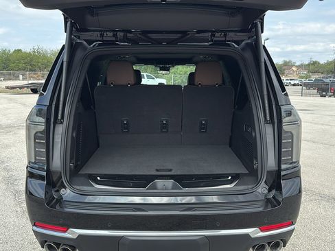 New 2026 Chevrolet Suburban High Country image 26