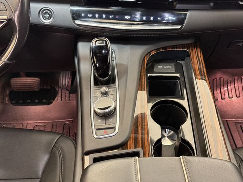 Used 2022 Cadillac Escalade ESV Luxury RWD image 17