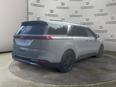 Used 2023 Kia Carnival SX image 5