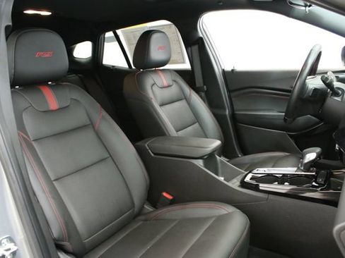 Used 2024 Chevrolet Trax RS w/ Sunroof Package FWD image 33