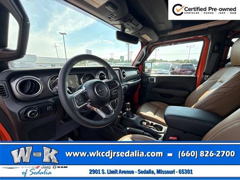 Used 2023 Jeep Wrangler Unlimited Rubicon w/ LED Lighting Group AWD/4WD image 21