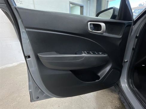 Used 2020 Hyundai Venue SEL w/ Convenience + Premium Package image 10