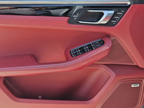 Certified 2024 Porsche Macan S AWD/4WD image 22