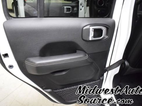 Used 2020 Jeep Gladiator Overland image 22