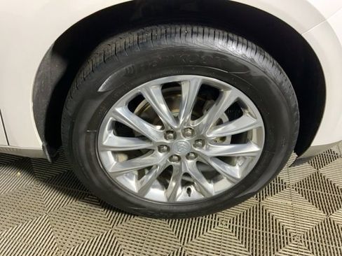 Used 2018 Buick Enclave Essence image 15