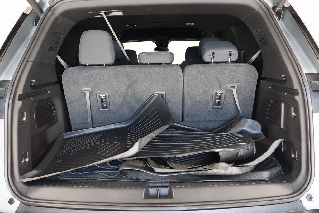 Used 2024 Chevrolet Traverse LT w/ Enhanced Driving Package FWD image 13