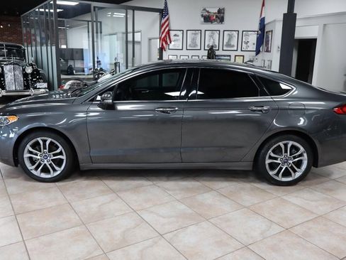 Used 2019 Ford Fusion SEL image 2