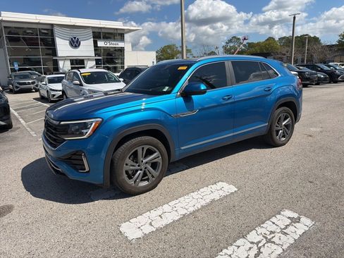Certified 2024 Volkswagen Atlas Cross Sport SEL R-Line image 17