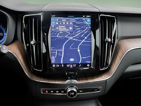 Certified 2024 Volvo XC60 T8 Plus w/ Protection Package Premier AWD/4WD image 21