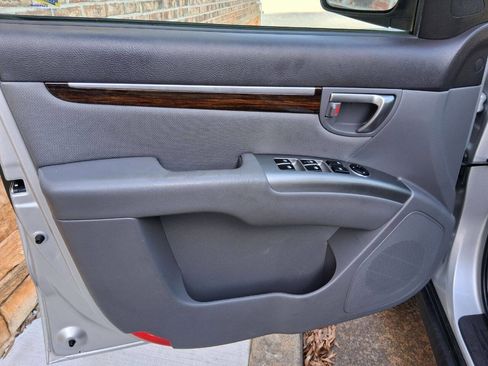 Used 2011 Hyundai Santa Fe GLS image 16