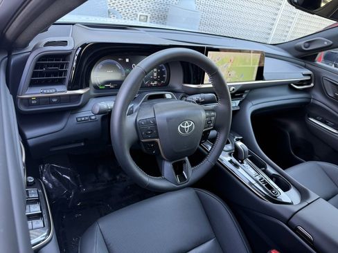 Used 2026 Toyota Crown Platinum image 3