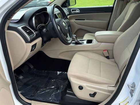 Used 2021 Jeep Grand Cherokee Laredo RWD image 10