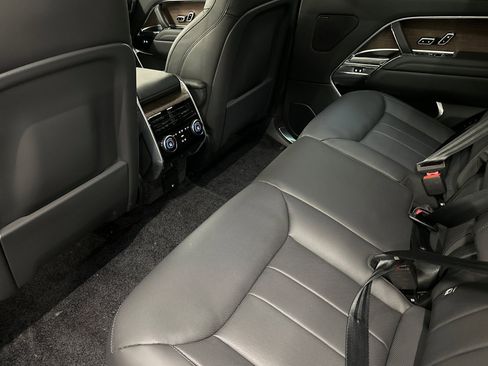 New 2025 Land Rover Range Rover Long Wheelbase SE image 16