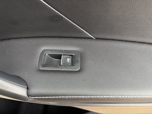 Used 2024 Volkswagen Tiguan SE AWD/4WD image 34