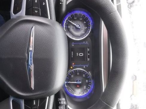 Certified 2020 Chrysler Voyager L image 24