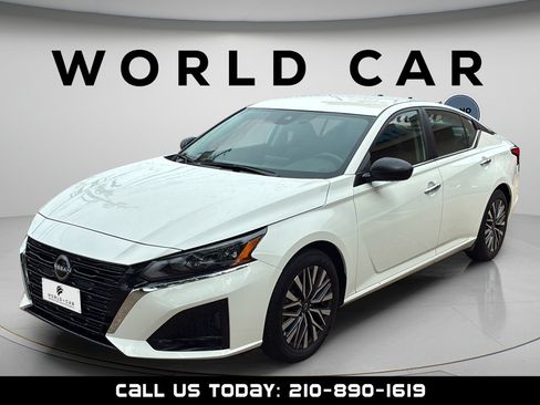 Used 2025 Nissan Altima 2.5 SV FWD image 10
