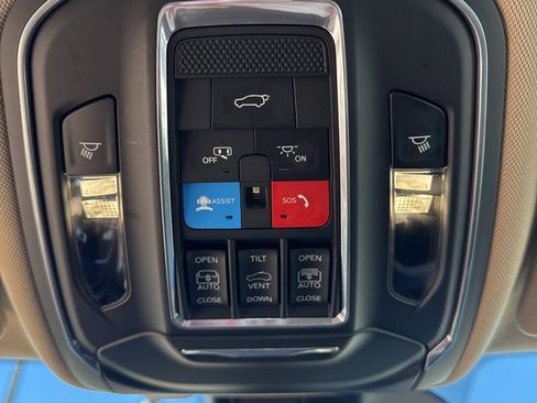 Used 2022 Jeep Grand Cherokee L Limited w/ Luxury Tech Group II image 23