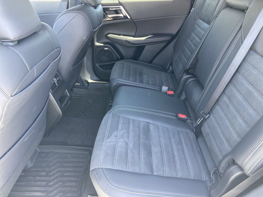 New 2026 Mitsubishi Outlander AWD image 22