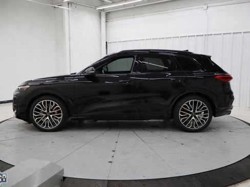 Used 2025 Audi SQ5 Premium Plus w/ Premium Plus Package image 9