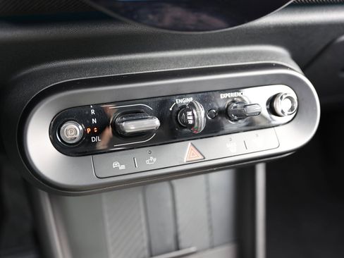 Used 2025 MINI Cooper 2-Door Hardtop image 22