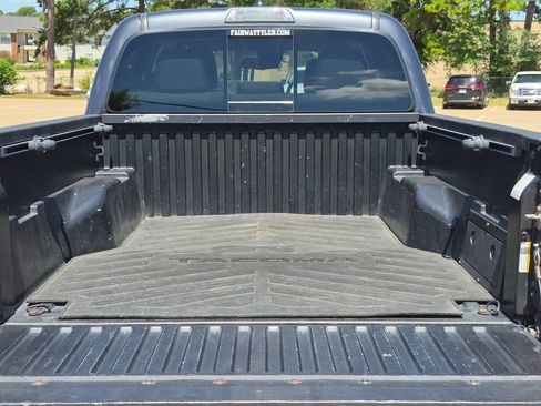 Used 2022 Toyota Tacoma SR5 RWD image 11