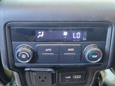 Used 2021 GMC Acadia SLE w/ Driver Convenience Package AWD/4WD image 17