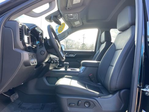 Used 2025 GMC Sierra 1500 SLT w/ SLT Premium Plus Package image 4