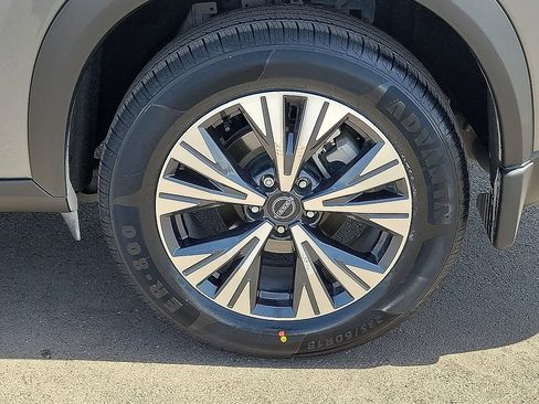 Used 2023 Nissan Rogue SV FWD image 10