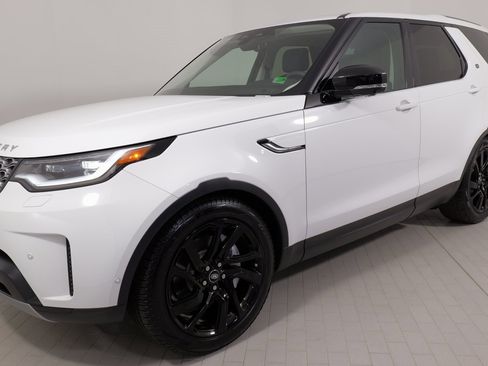 Used 2024 Land Rover Discovery S image 4