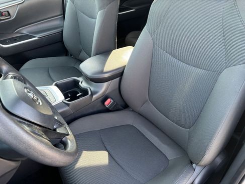 Used 2025 Toyota RAV4 LE image 35