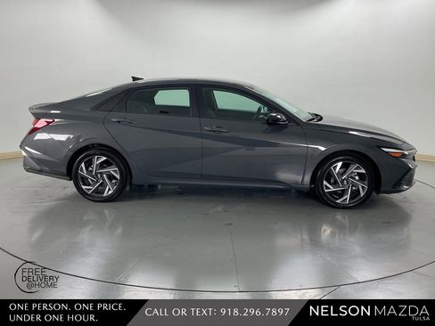 Used 2025 Hyundai Elantra Sport image 5