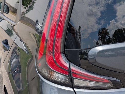 Used 2023 Kia Soul LX w/ LX Technology Package image 11