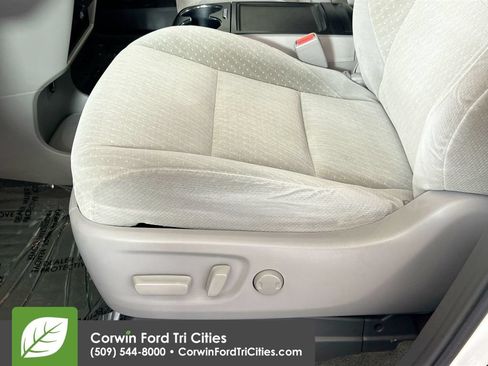 Used 2018 Toyota Sienna LE FWD image 23