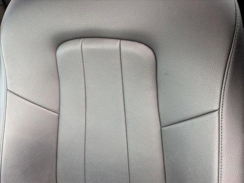 Used 2021 Mercedes-Benz GLB 250 w/ Premium Package image 14