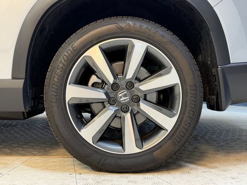 Used 2025 Honda Pilot Touring image 11