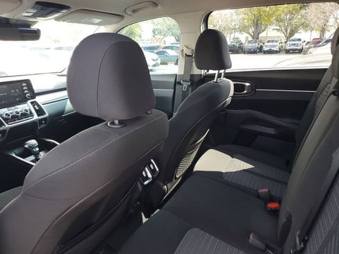 Used 2021 Kia Sorento LX image 8